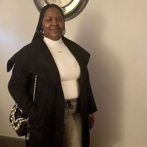 Meet your Posher, Lakia